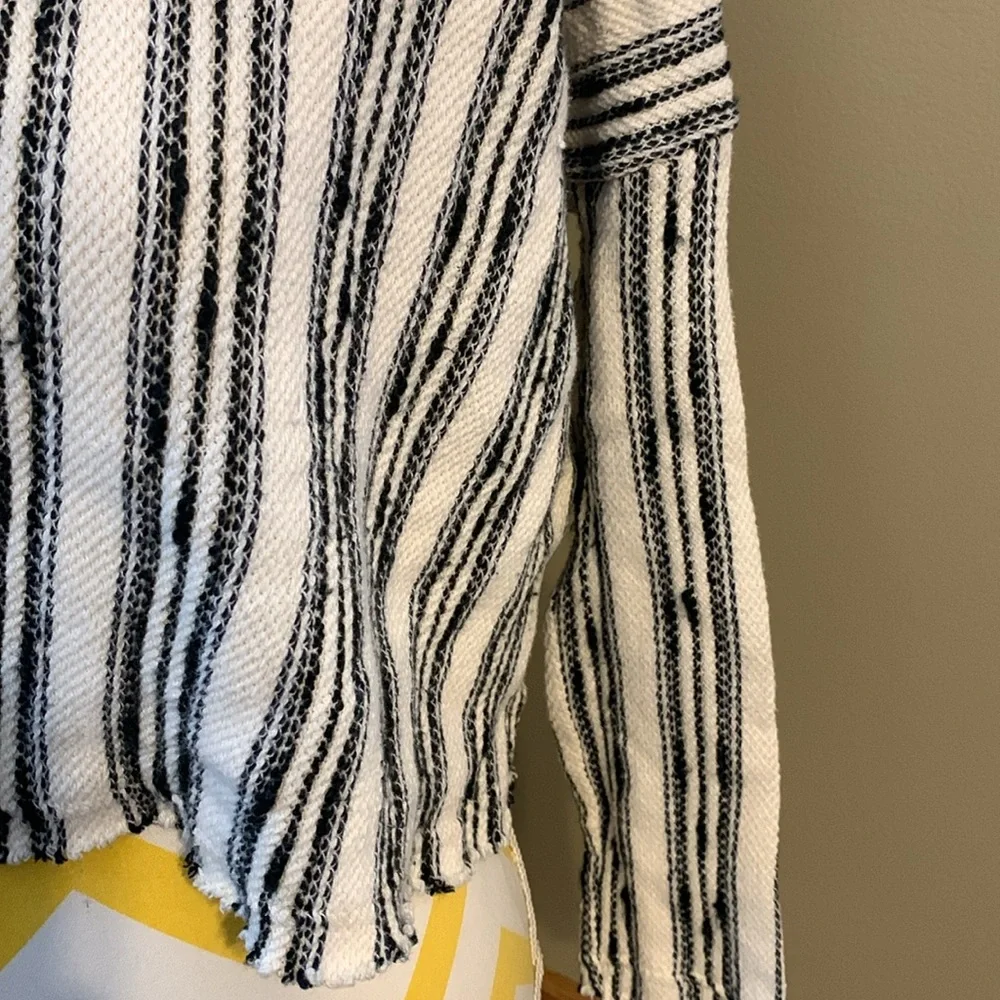 Women’s Juniors Storia White Black Stripes Crop Crewneck Oversized Sweater M - Picture 3 of 7